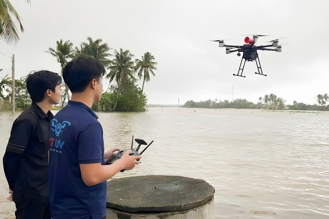 Những chuyến bay nghĩa tình đến vùng lũ của CT UAV