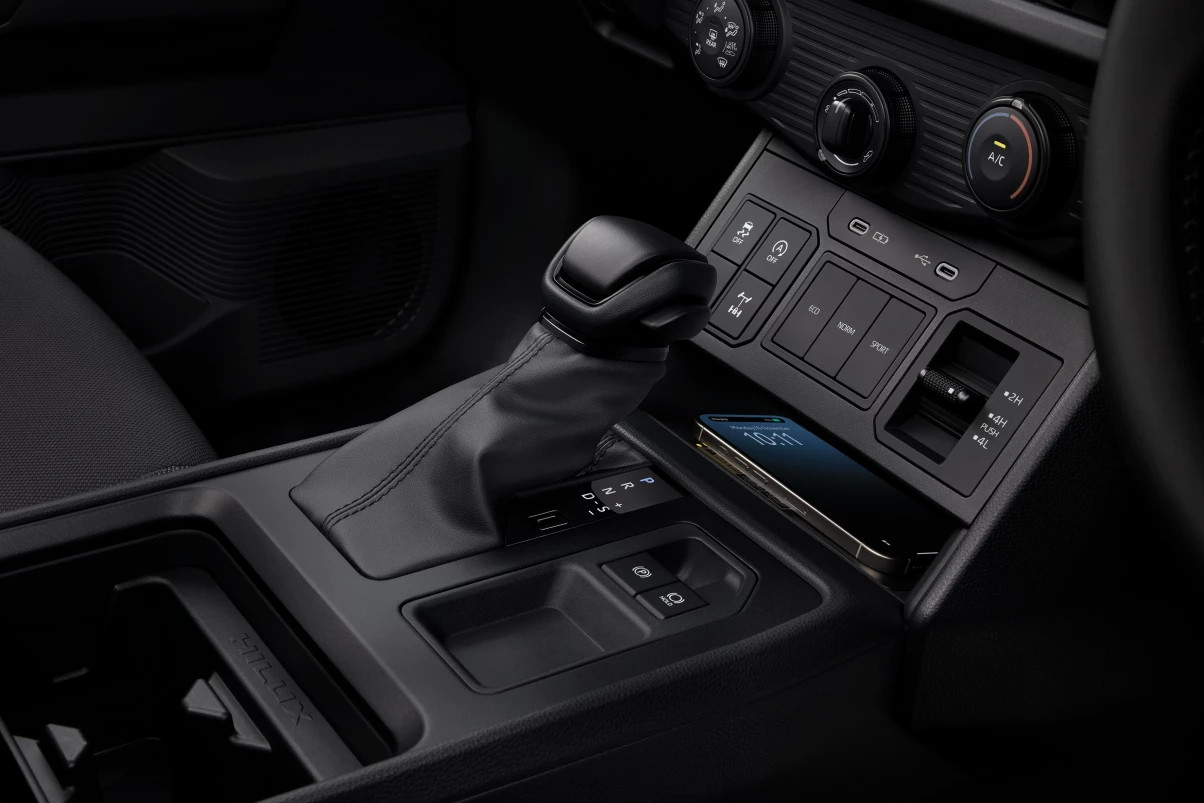 Động cơ Toyota Hilux 2026 gây tranh cãi, Toyota nói thẳng lý do Toyota Hilux 2026 (2).webp