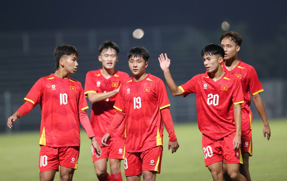 U17 Viet Nam vs U17 Mariana.jpg