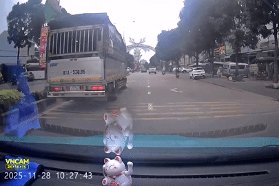 Xe tải va chạm xe máy khiến hai ông cháu tử vong thương tâm ở Gia Lai