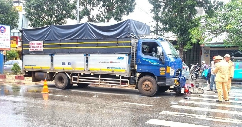 Xe tải va chạm xe máy khiến hai ông cháu tử vong thương tâm ở Gia Lai