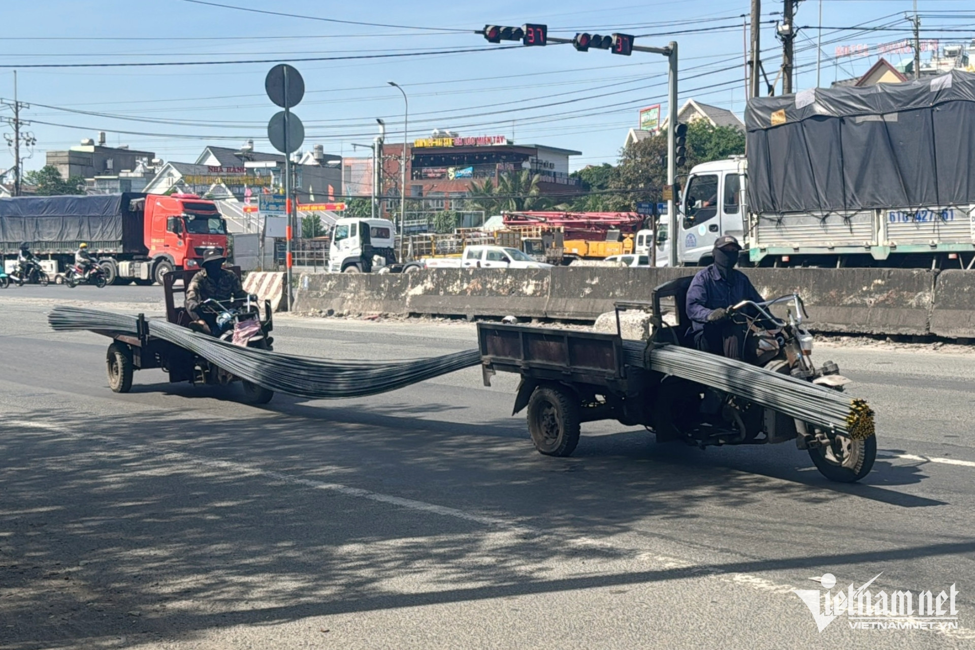 Bản tin chiều 29/11: Xe ba gác 