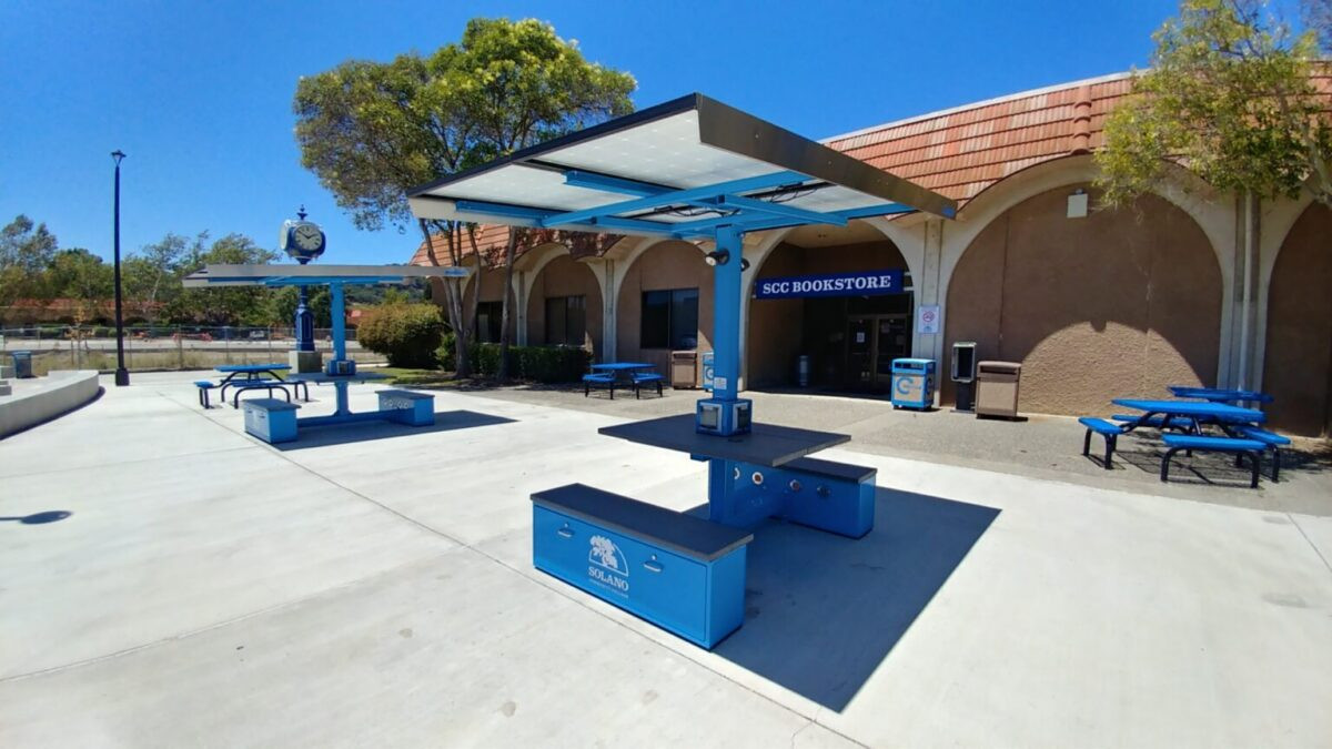 ban ghe nang luong mat troi.jpg