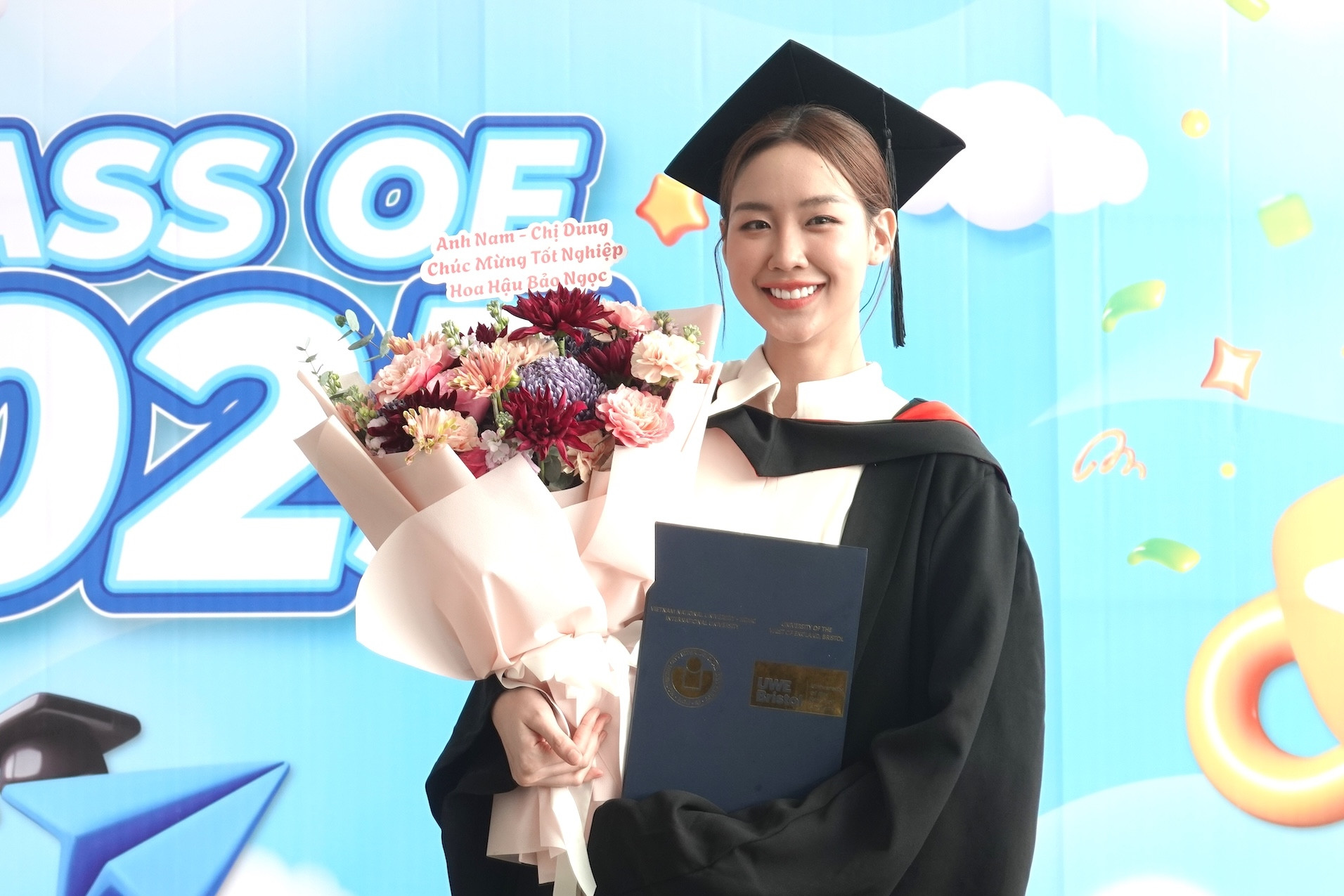 Hoa hậu Lê Nguyễn Bảo Ngọc nhận bằng tốt nghiệp đại học loại giỏi