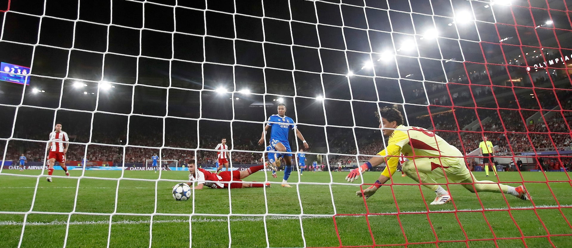 Mbappe Olympiacos Real Madrid poker.jpg