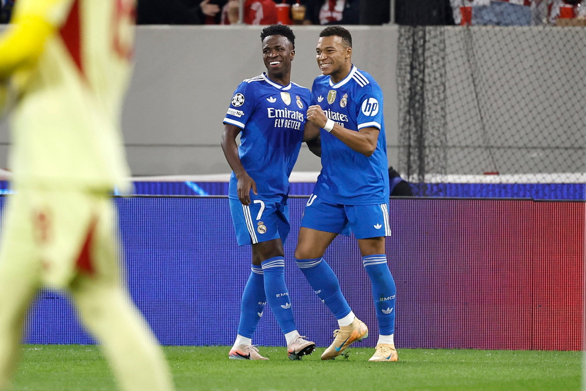 Mbappe Vinicius Olympiacos Real Madrid 3 4.jpg