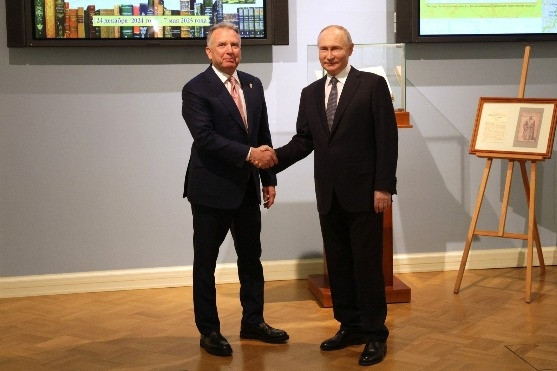 Nga tuyên bố chỉ đàm phán với Mỹ, Ukraine tập kích nhà máy lọc dầu ở Saratov