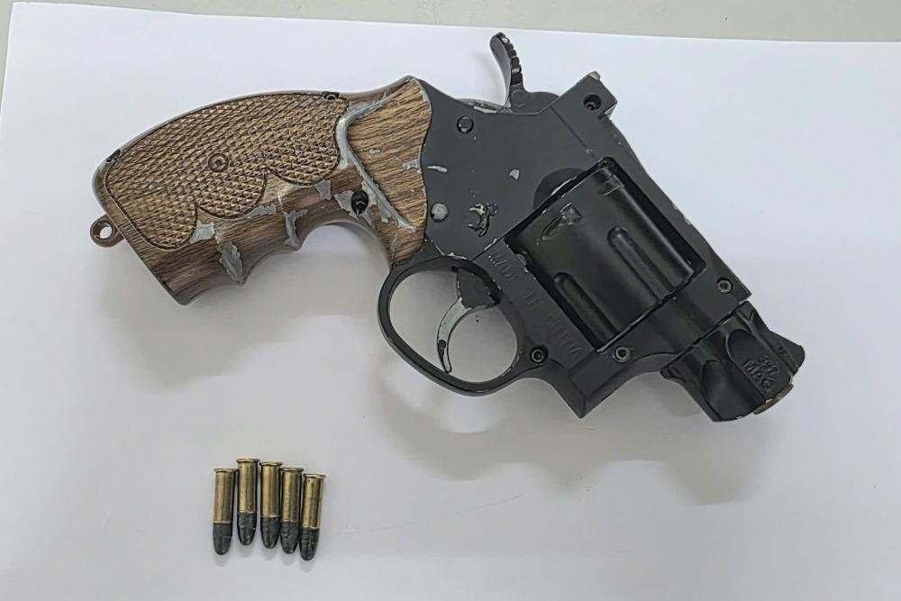 Người đàn ông bắn súng chỉ thiên tại đám cưới của chú rể 30 tuổi