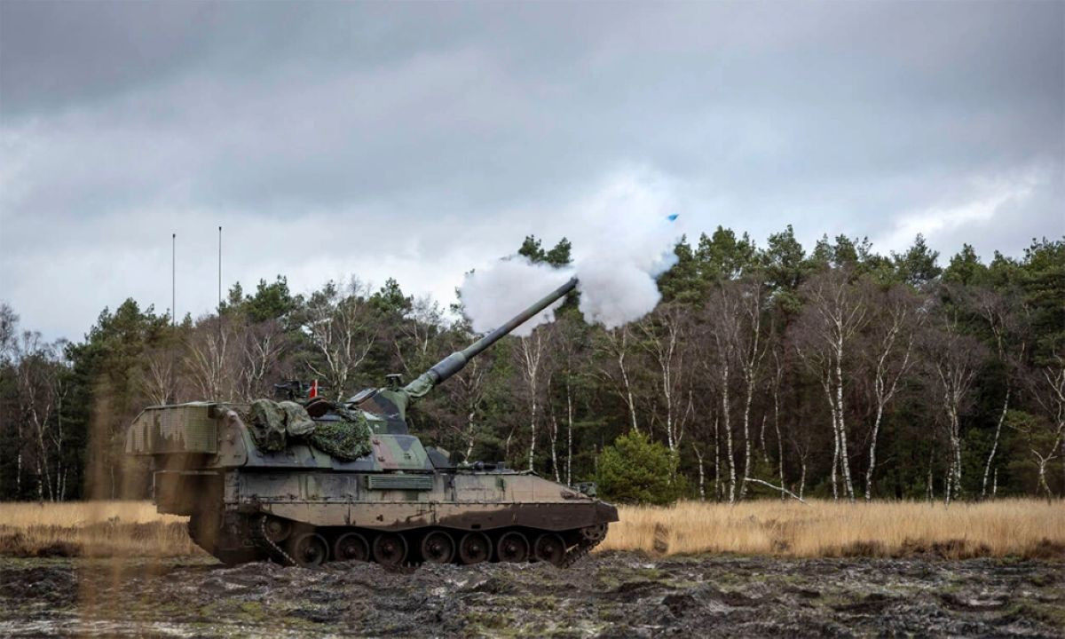 Pháo tự hành PzH 2000NL.jpg