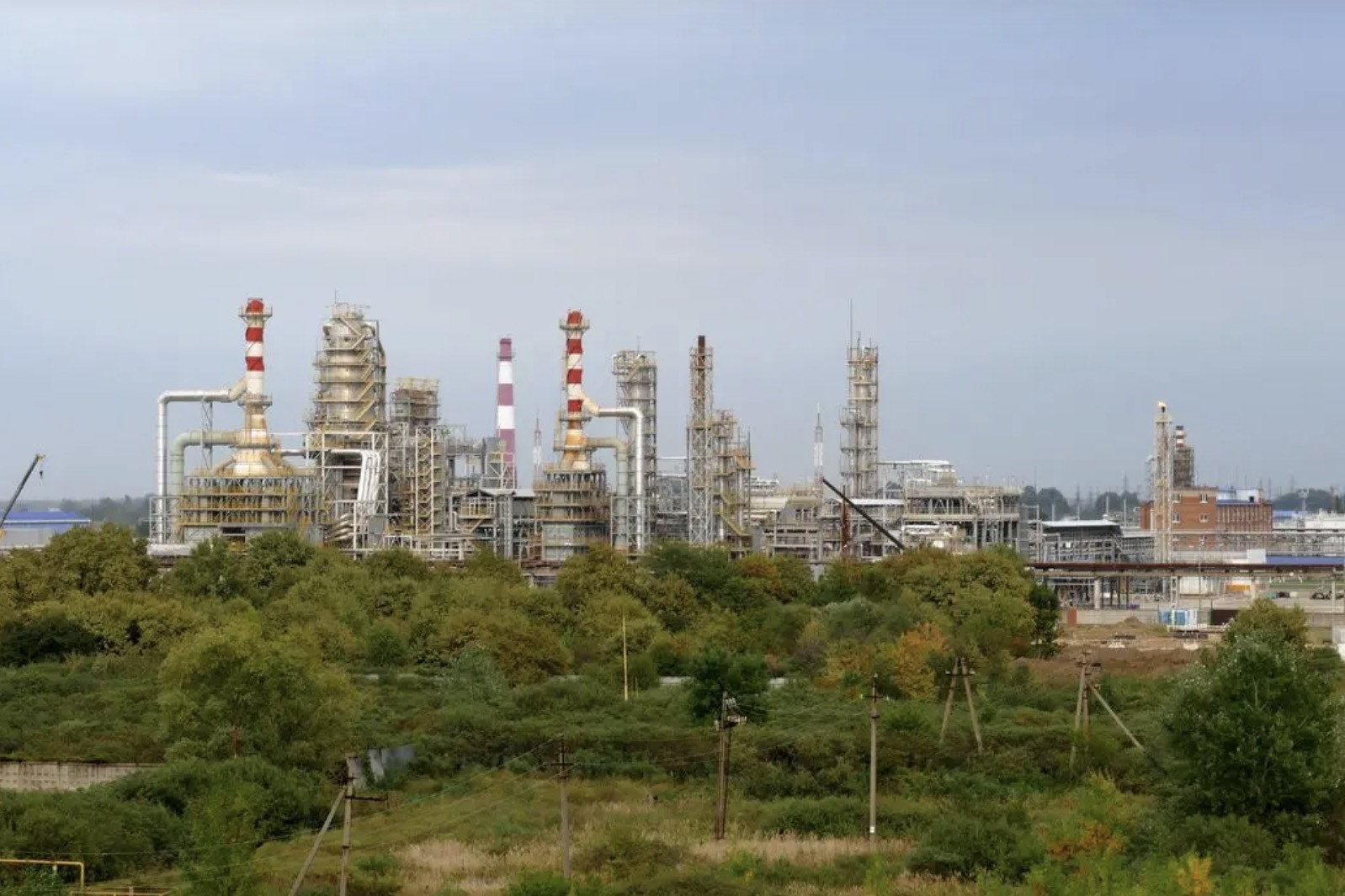 Ukraine tấn công nhà máy lọc dầu trọng yếu ở miền nam Nga