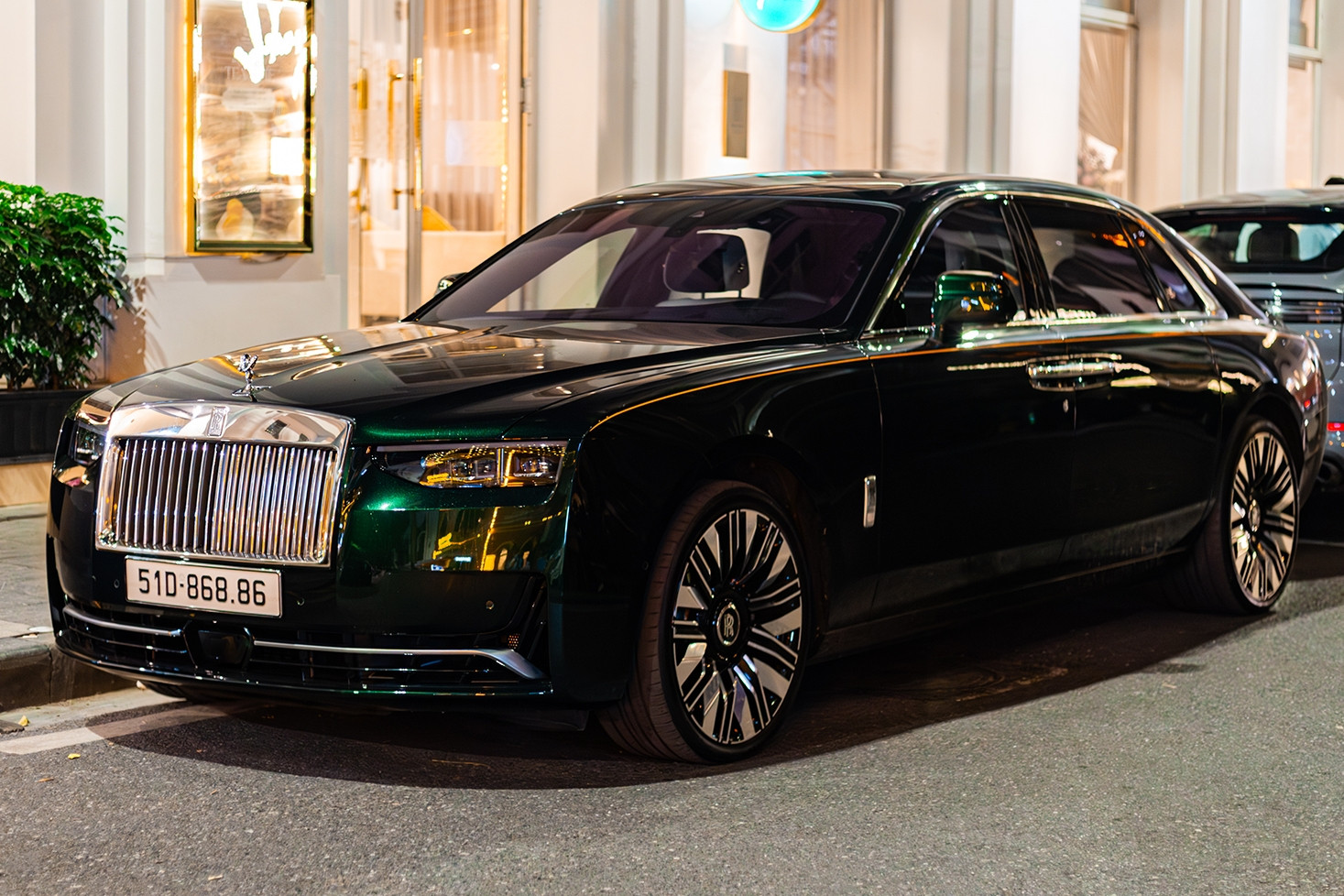 Xe siêu sang Rolls-Royce giá 50 tỷ của đại gia Hà Nội gắn biển số giá 110 triệu