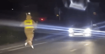 Bản tin trưa 3/11: Tài xế ô tô 'né' kiểm tra nồng độ cồn, lùi xe xuống ruộng