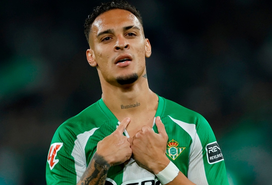 Antony lập cú đúp siêu phẩm đưa Betis vào top 5 La Liga