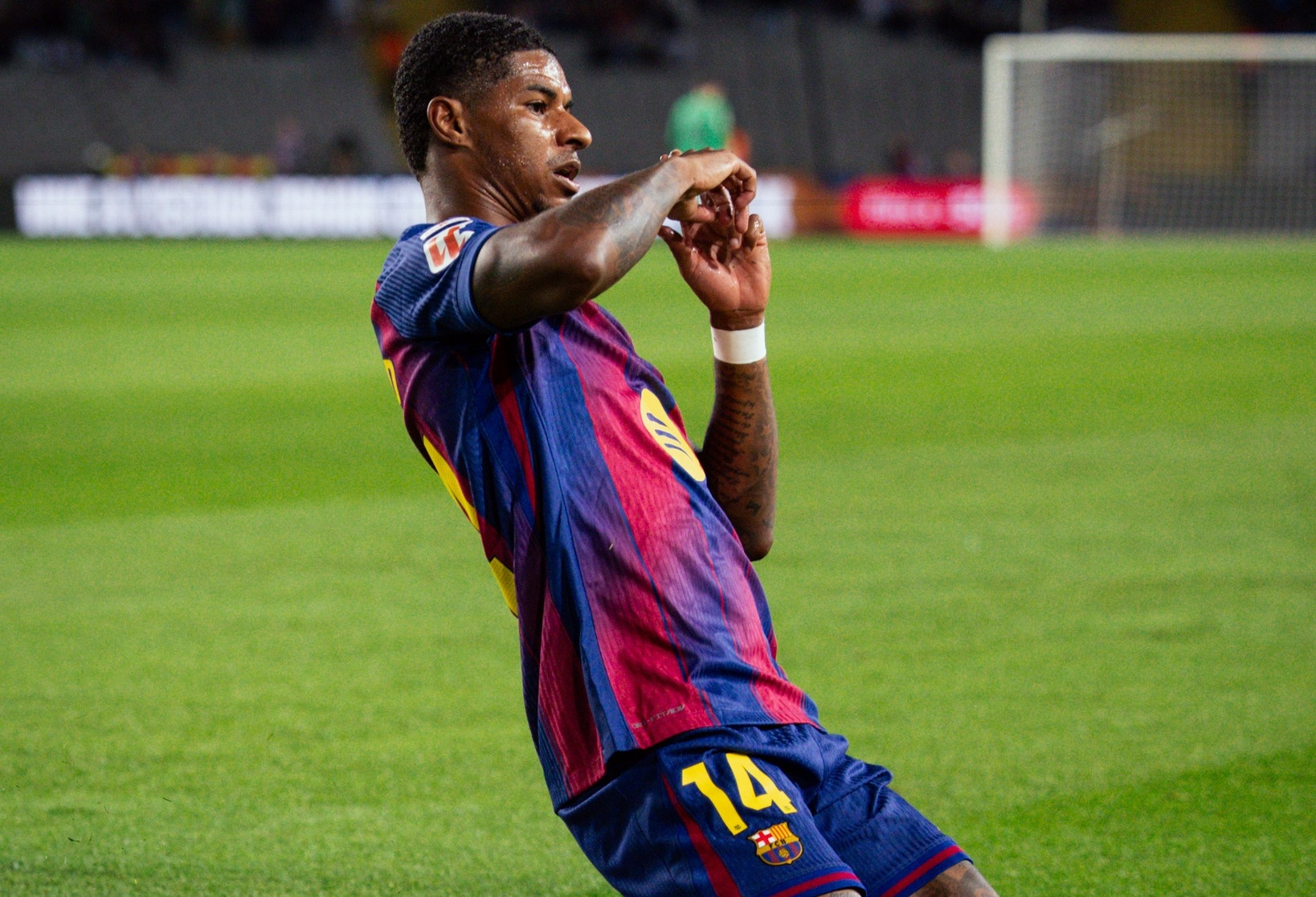 Yamal, Rashford giúp Barcelona thắng trận rửa mặt