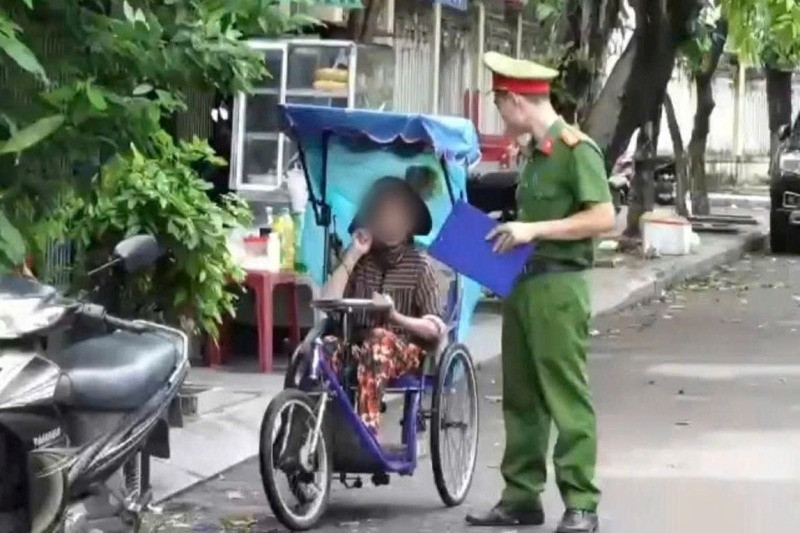 Bắt tạm giam thanh niên cướp 460 tờ vé số của người phụ nữ khuyết tật