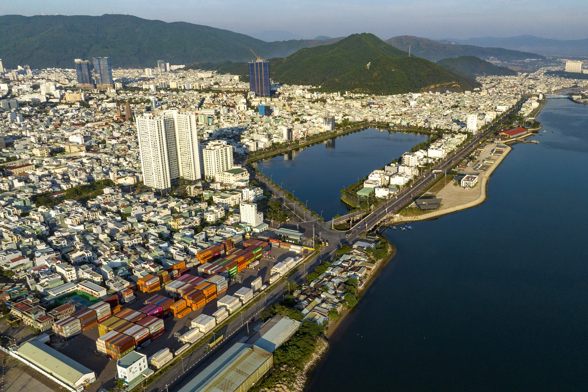 Cú 'bắt tay' khai mở thị trường năng lượng sạch Việt Nam