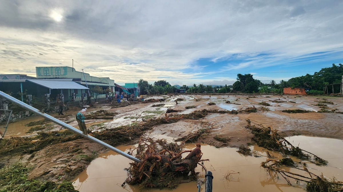 Hiện trường tan hoang sau vụ vỡ hồ chứa nước ở lâm đồng. trương kiệt.jpg