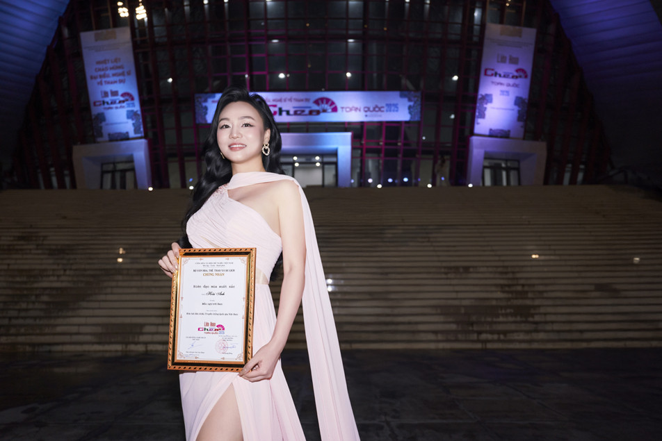 NSƯT Hoài Anh khoe phần thưởng xứng đáng