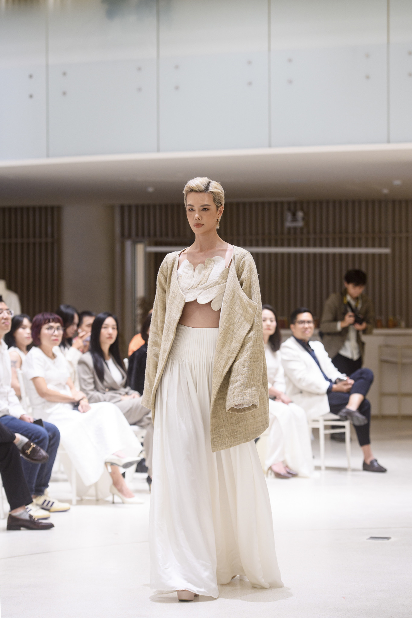 Thiết kế của Hà Kino trên sàn diễn