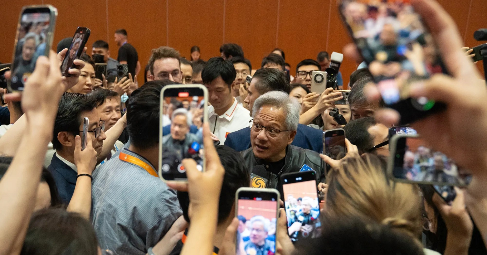 Người đàn ông 176 tỷ USD đứng sau đế chế Nvidia