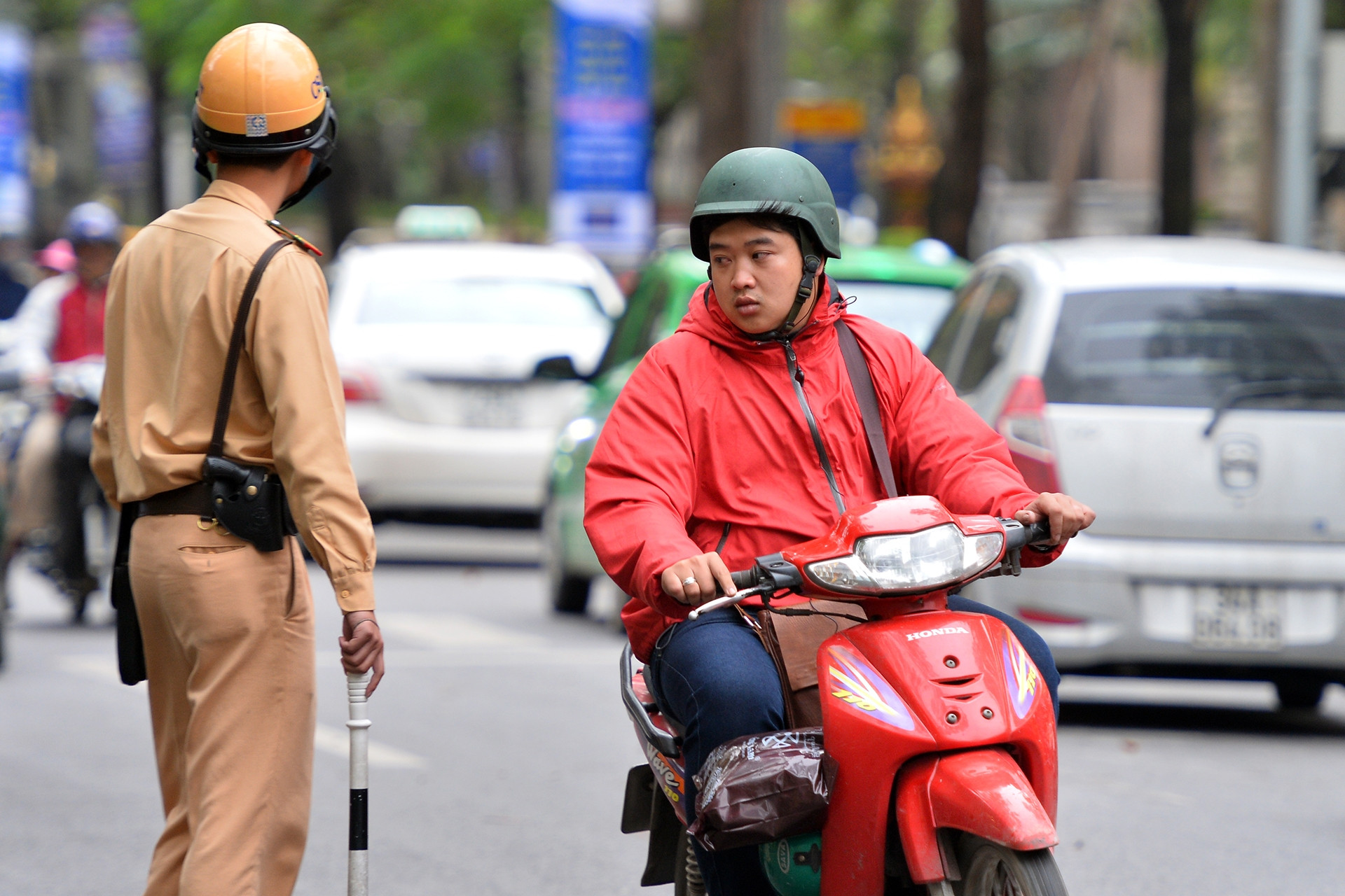 Phó Thủ tướng: 'CSGT xử nghiêm các vi phạm, ai can dự cứ nhắn tin cho tôi'