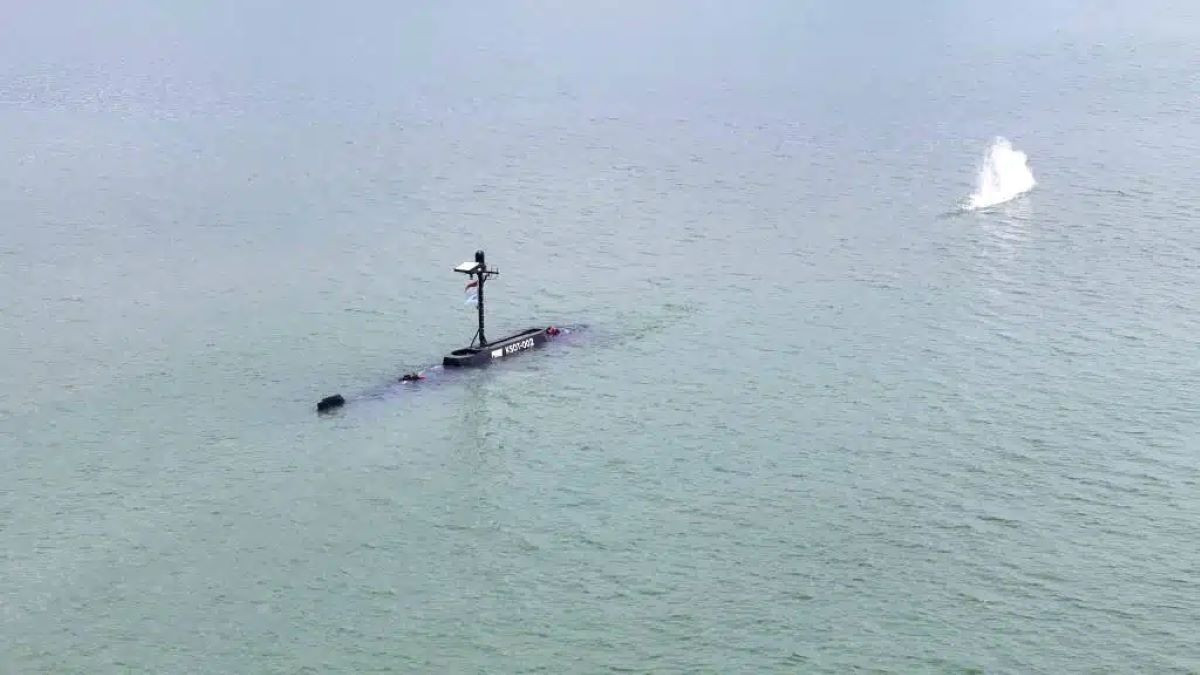 Tàu ngầm ngư lôi 7.jpg