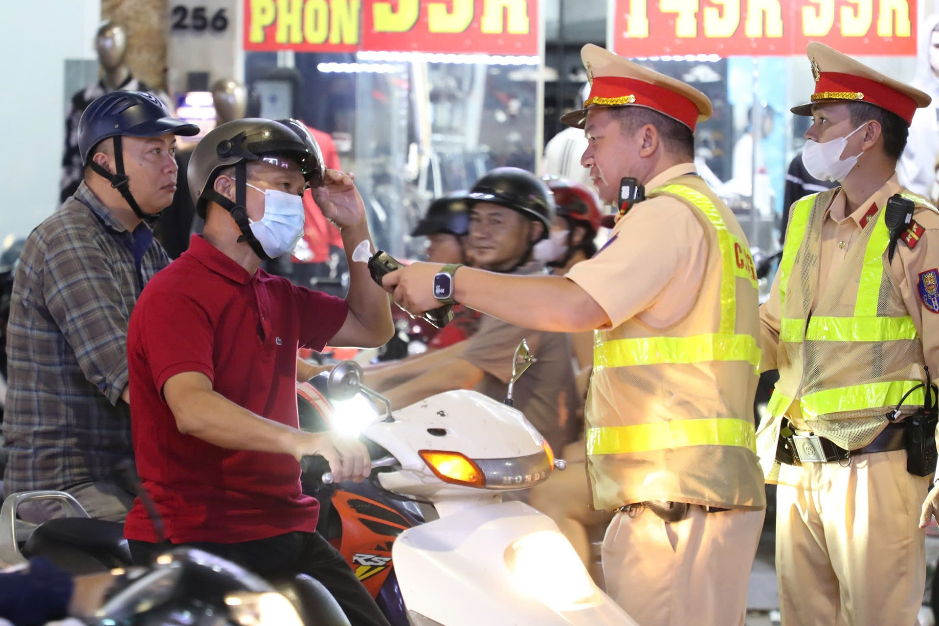 Thủ tướng: Không có vùng cấm, không có ngoại lệ trong xử lý vi phạm nồng độ cồn