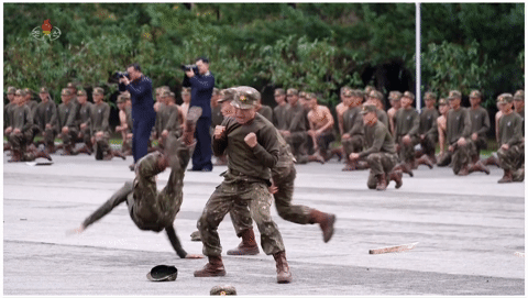 Xem quân đoàn tinh nhuệ của Triều Tiên thể hiện sức mạnh