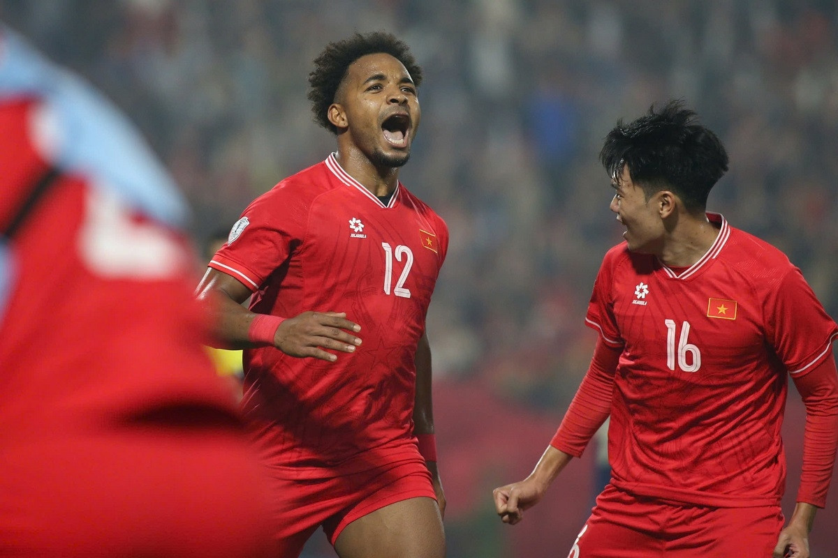 Tuyển Việt Nam và phiên bản hoàn hảo chờ HLV Kim Sang Sik