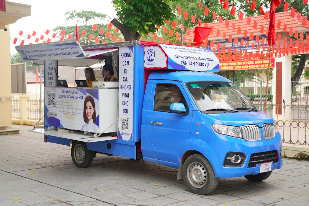 Xe dịch vụ hành chính công lưu động đến xã đảo ở Hà Nội