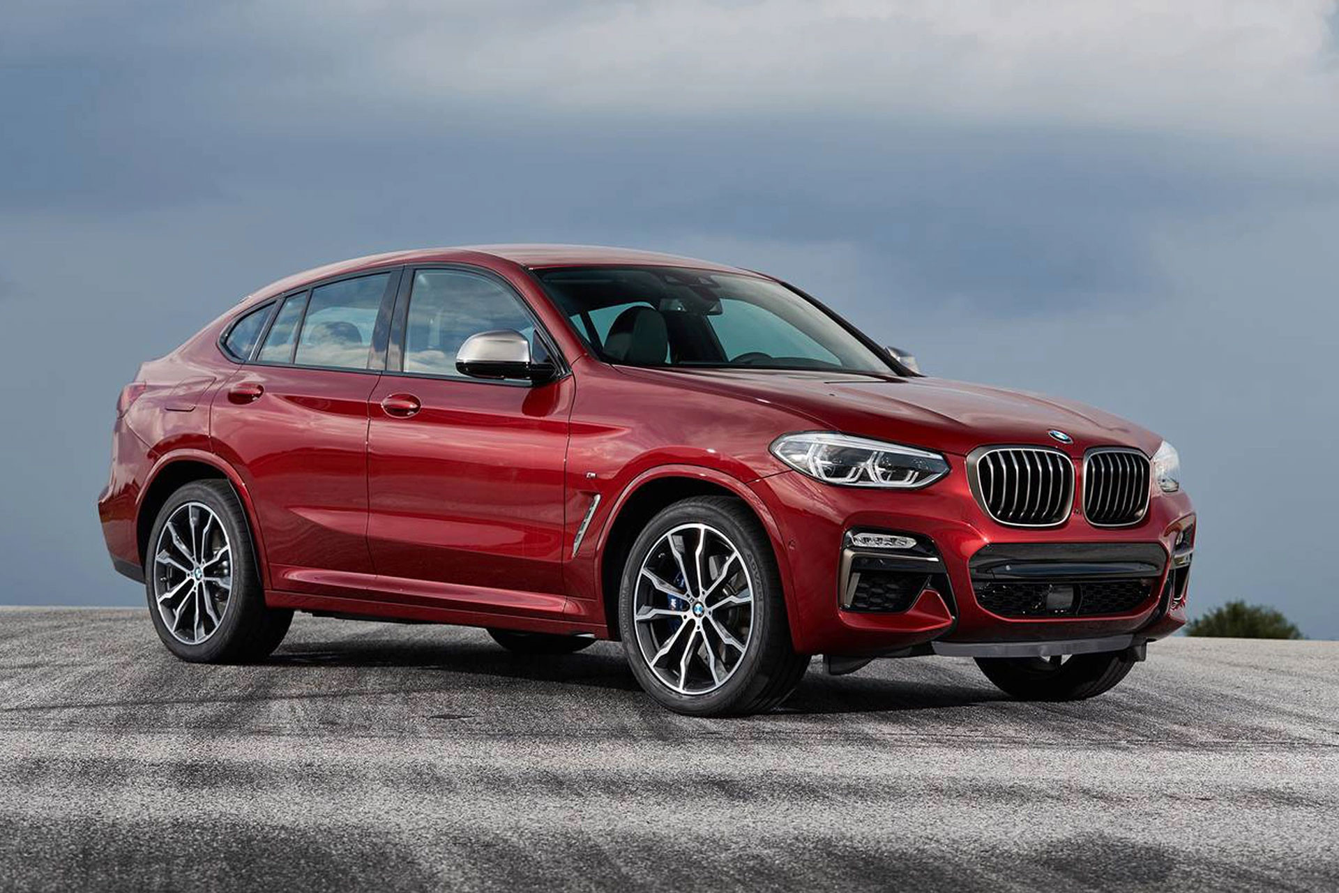 https://static-images.vnncdn.net/vps_images_publish/000001/000003/2025/11/30/bmw-x4-2020-1-jpeg-1151.jpg