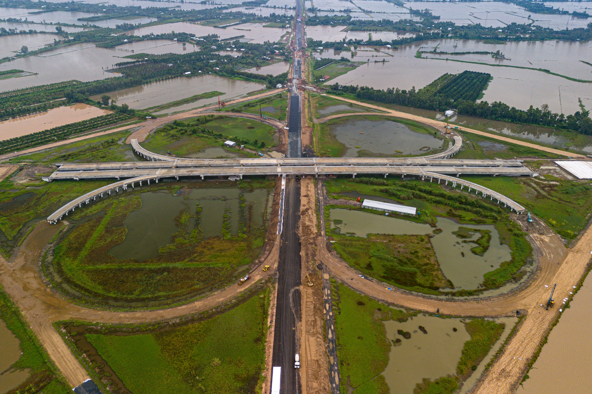 Chặng cuối cao tốc Bắc – Nam tăng tốc để kịp về đích trước Tết