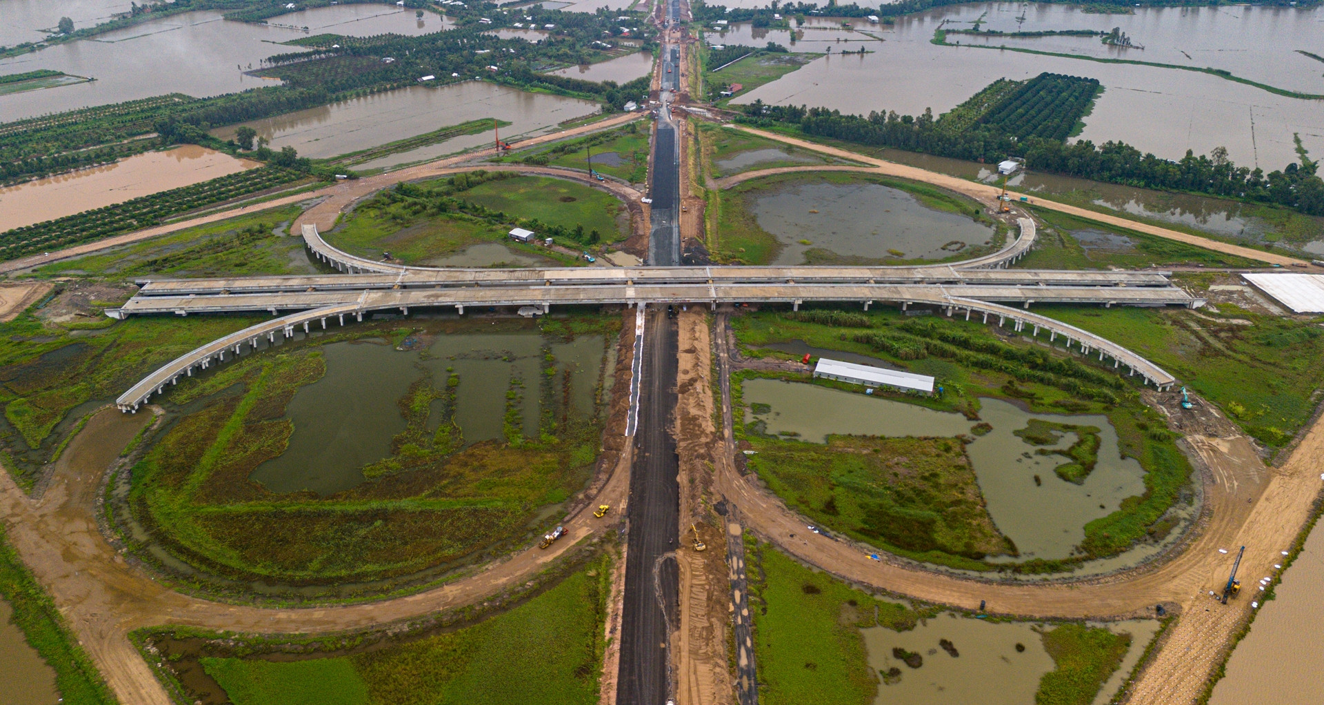 Chặng cuối cao tốc Bắc – Nam tăng tốc để kịp về đích trước Tết