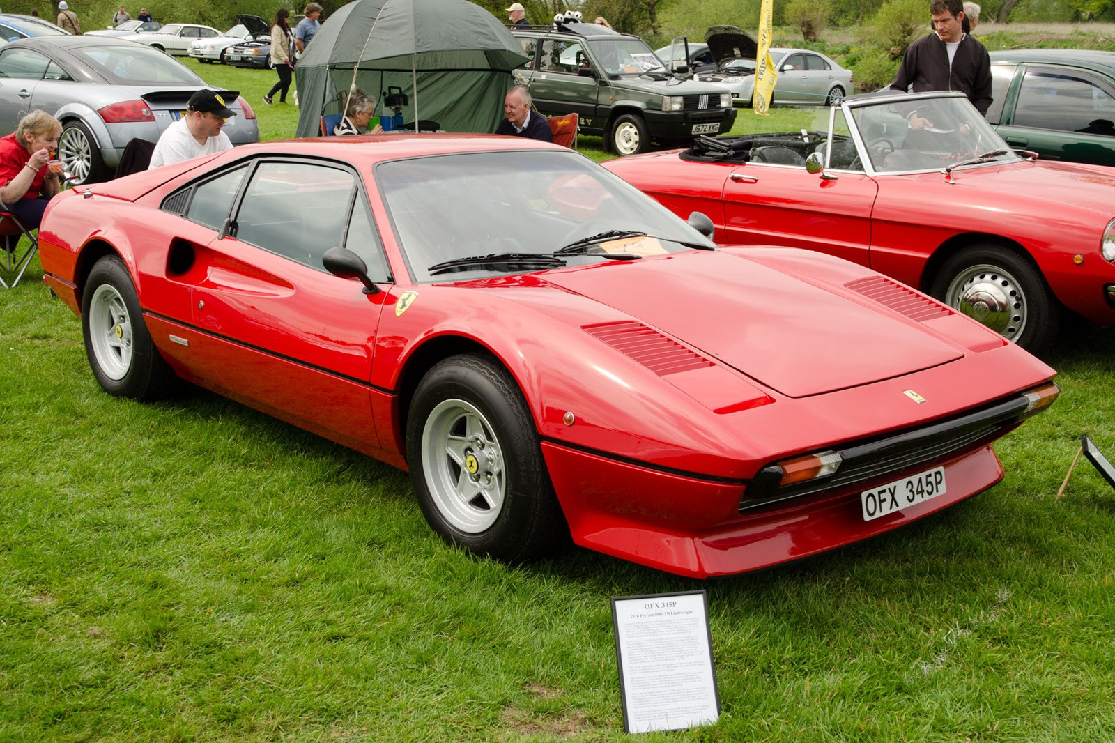 https://static-images.vnncdn.net/vps_images_publish/000001/000003/2025/11/30/ferrari-308-gtb-15-1176.jpg