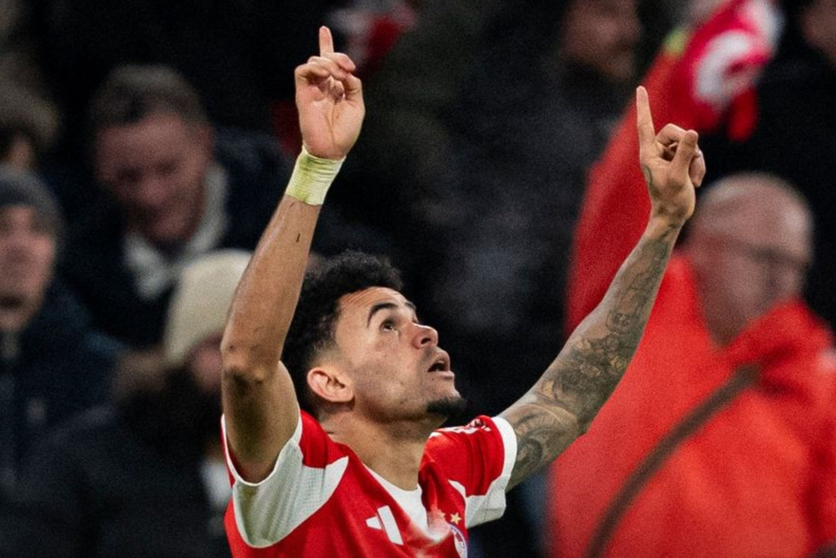 Harry Kane 'tàng hình', Diaz giúp Bayern Munich ngược dòng cảm xúc