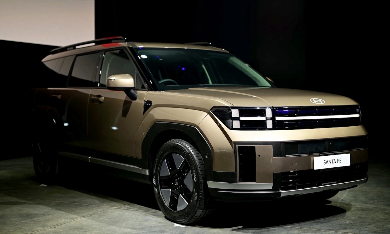 Hyundai Santa Fe Hybrid.webp