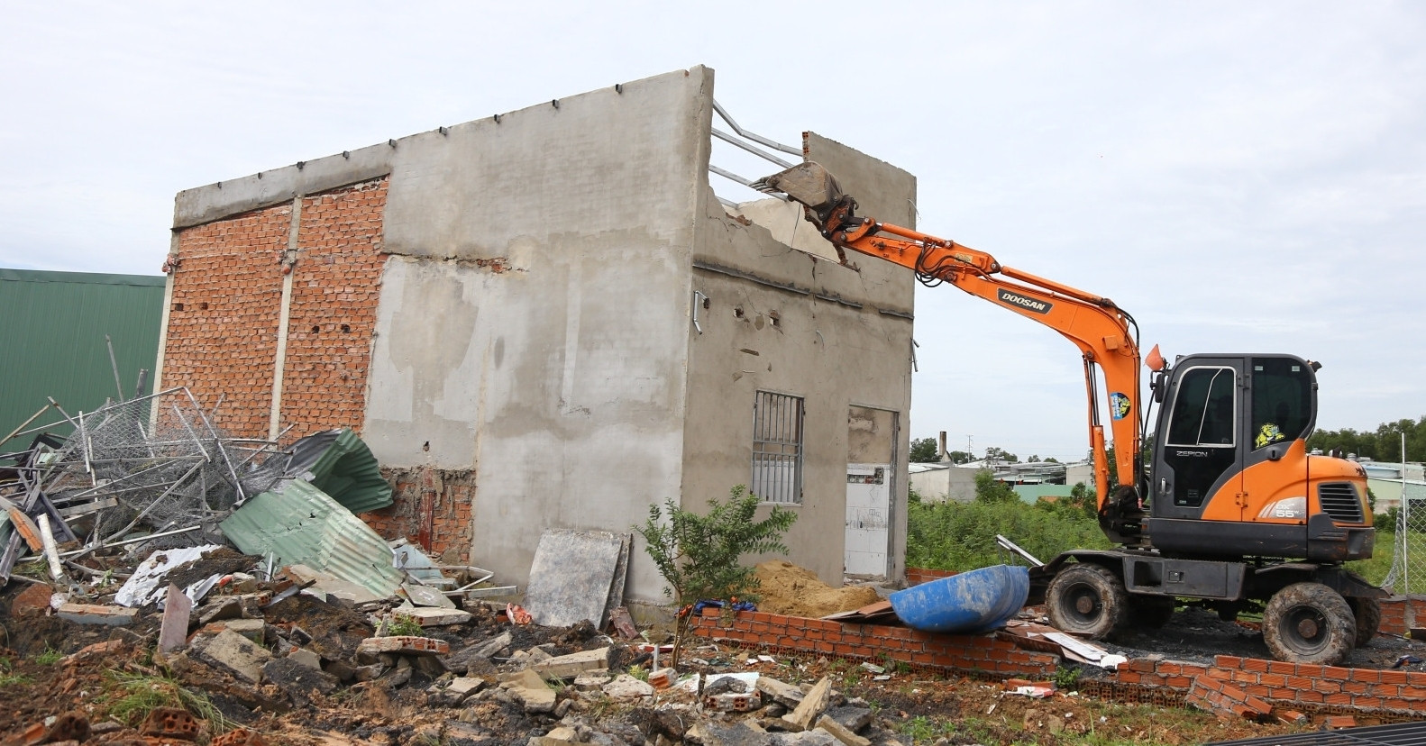 Lỡ xây nhà trên đất bỏ hoang: Có bị buộc tháo dỡ không?