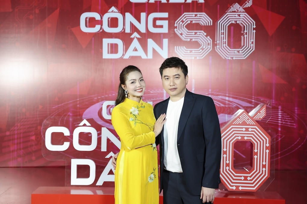 Nguyễn Ngọc Anh song ca ăn ý cùng chồng Tô Minh Đức trên sóng VTV