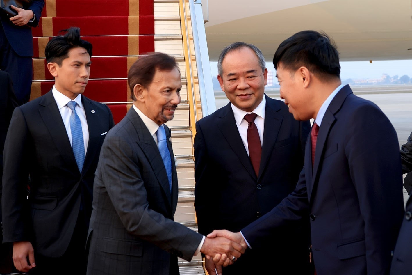 Quốc vương Brunei đến Hà Nội