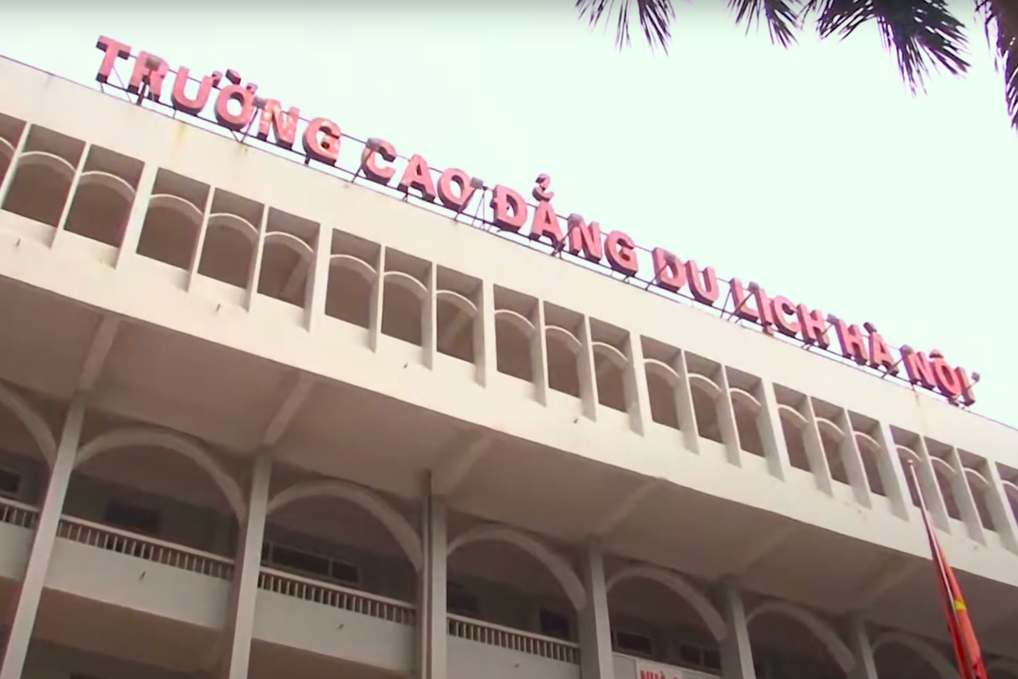 Sinh viên bức xúc vì nhận tiền hỗ trợ A80 chỉ 940.000 đồng, hiệu trưởng nói gì?