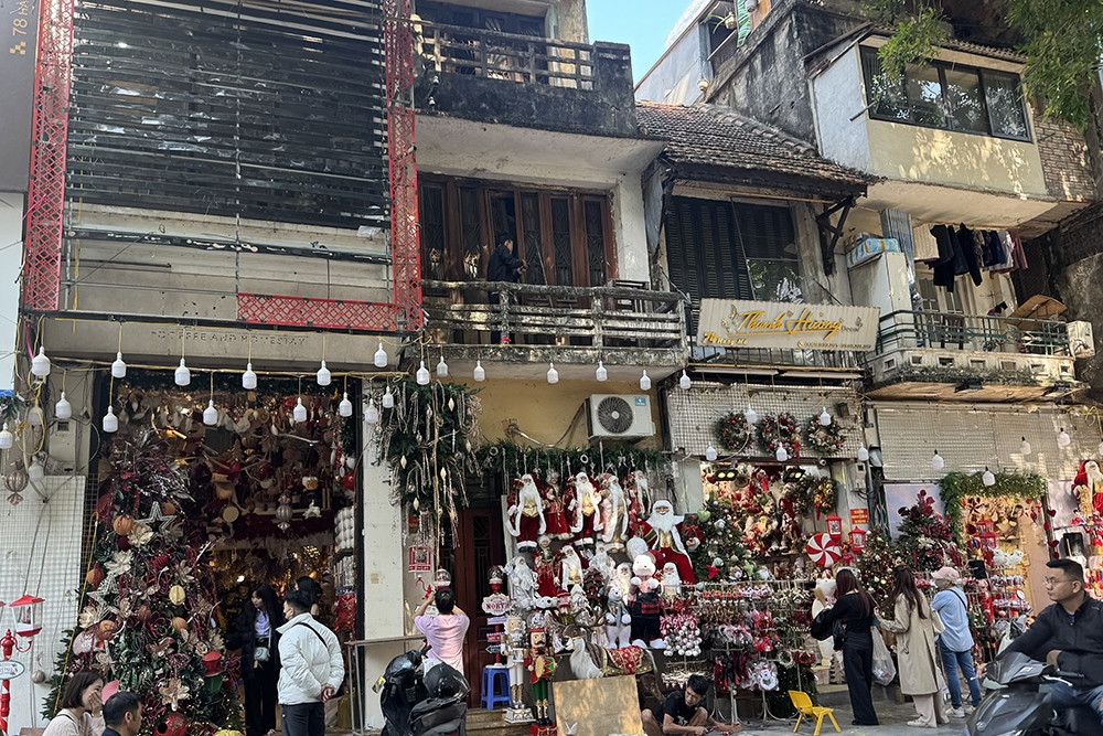 Giá nhà phố Hàng Mã vượt 1 tỷ đồng/m2, mặt bằng 20m2 cho thuê 45 triệu/tháng