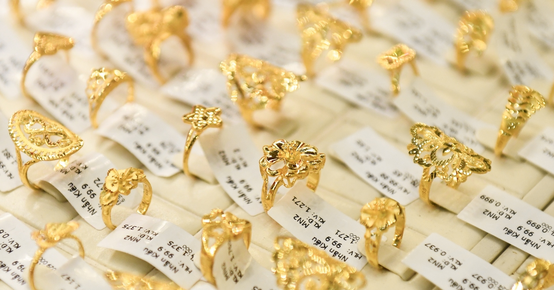 Giá vàng hôm nay 4/11/2025 SJC giảm sâu, rời mốc 149 triệu đồng/lượng