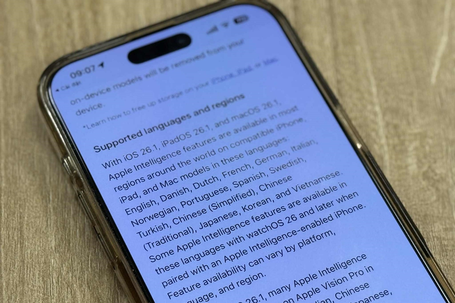 Apple Intelligence hỗ trợ tiếng Việt trong iOS 26.1