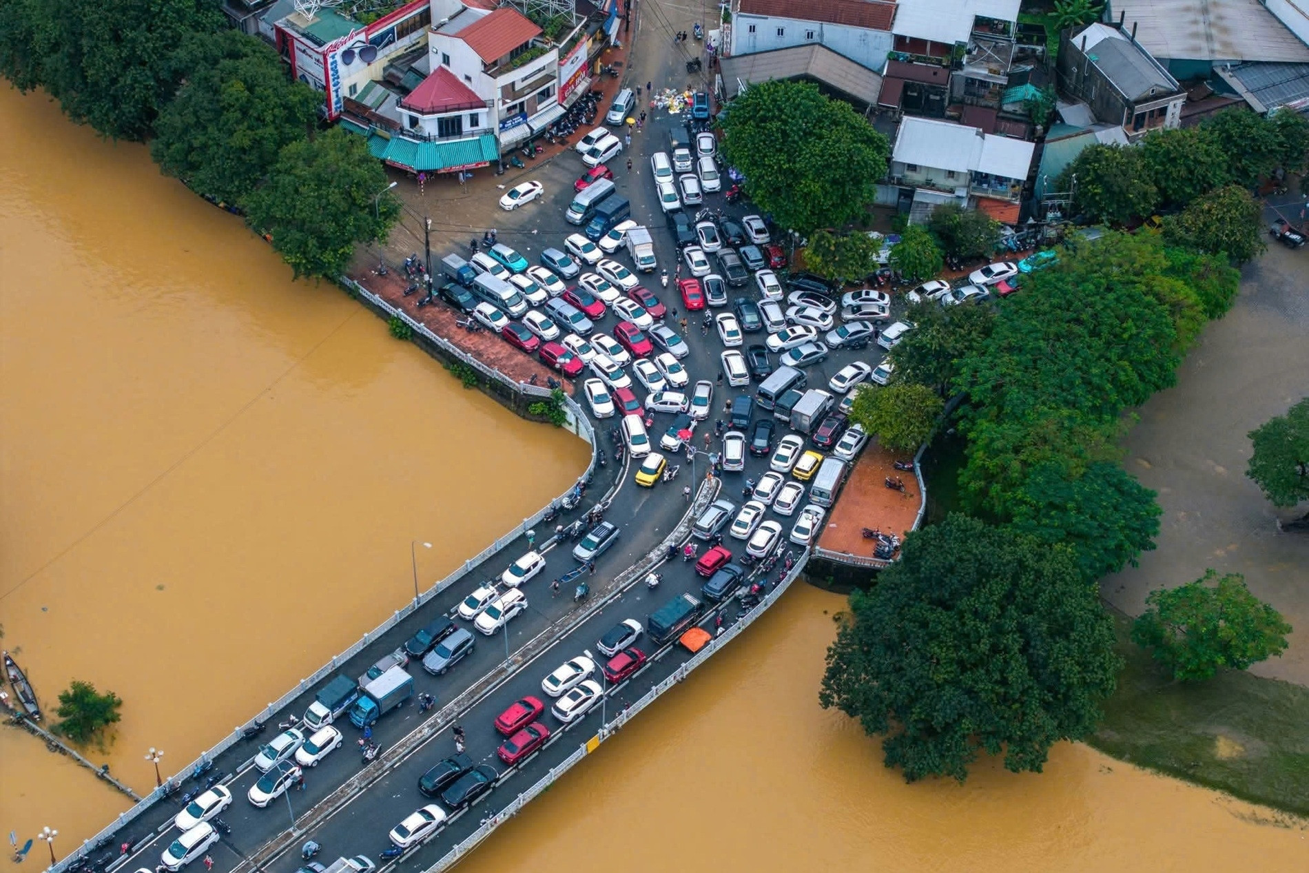 Chuyên gia lý giải nguyên nhân TP Huế liên tục mưa lũ