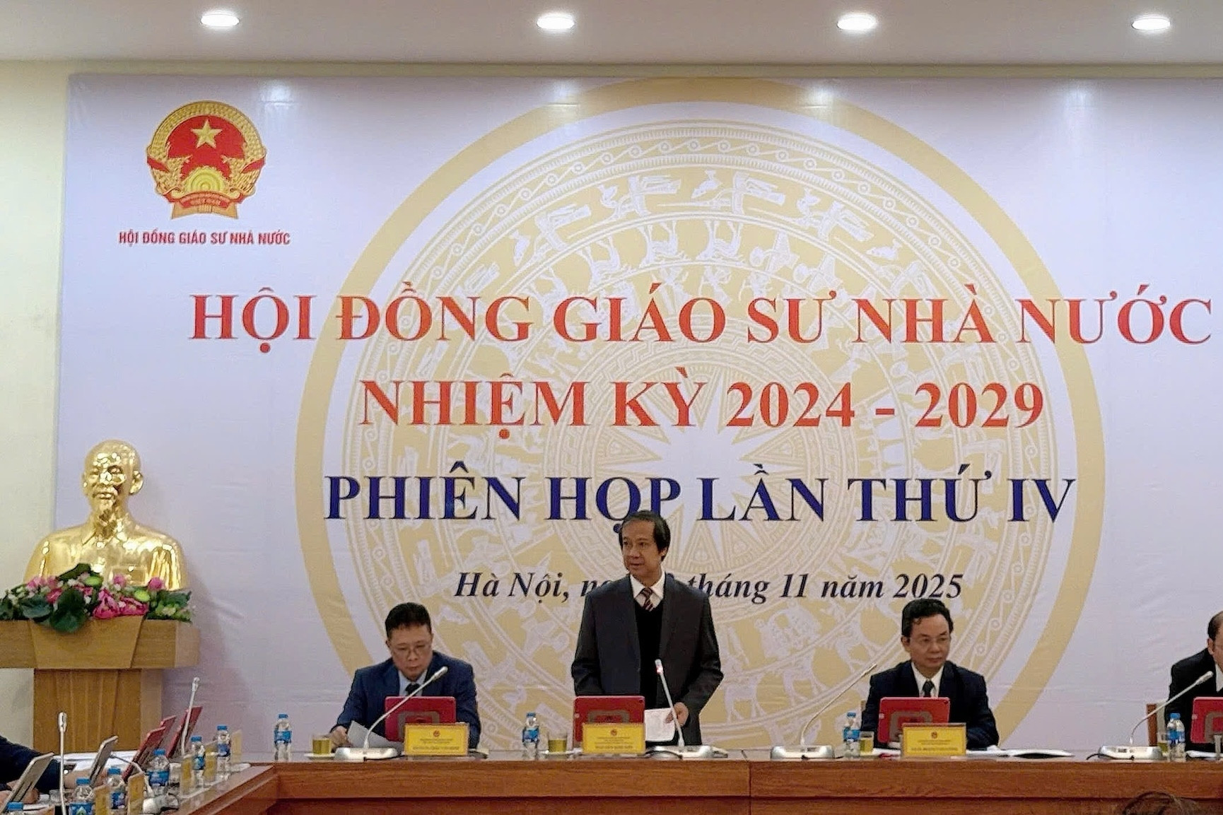Danh sách 900 giáo sư và phó giáo sư năm 2025