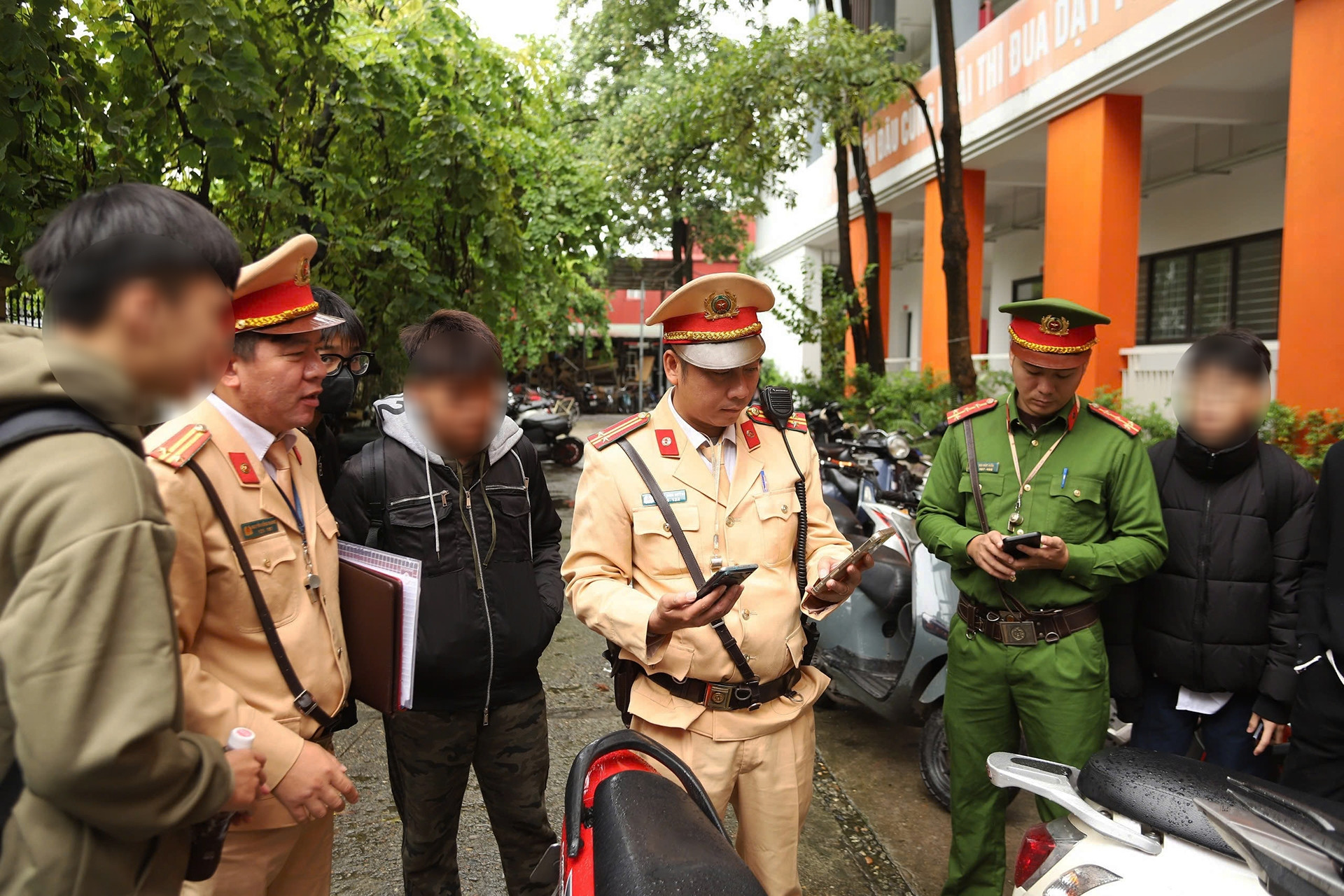 Đồng loạt kiểm tra bãi trông xe cho học sinh, hàng chục nghìn trường hợp vi phạm