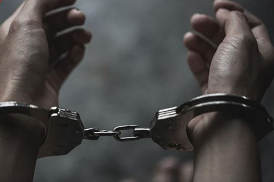 Em trai cầm dao truy sát cả nhà anh ruột