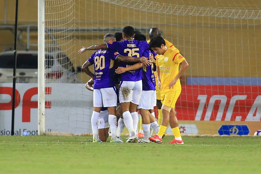 ha noi vs pvf cand 1.jpg