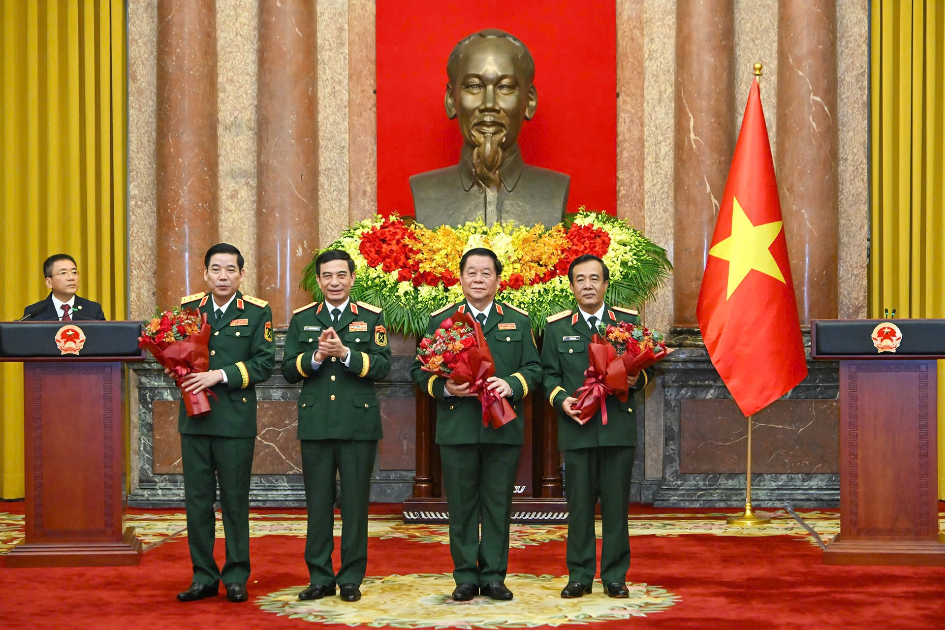 Hai Thứ trưởng Bộ Quốc phòng được thăng quân hàm Thượng tướng