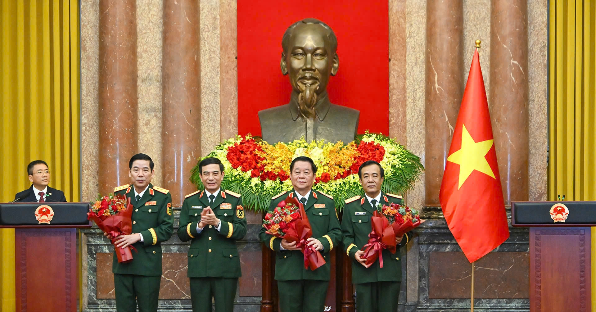 Hai Thứ trưởng Bộ Quốc phòng được thăng quân hà...